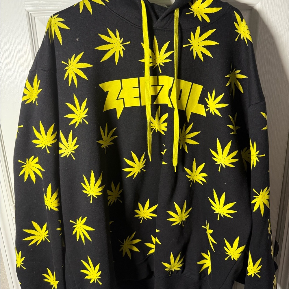 ZEF Black Hoodie with Yellow Leaf Pattern Vintage drop like new